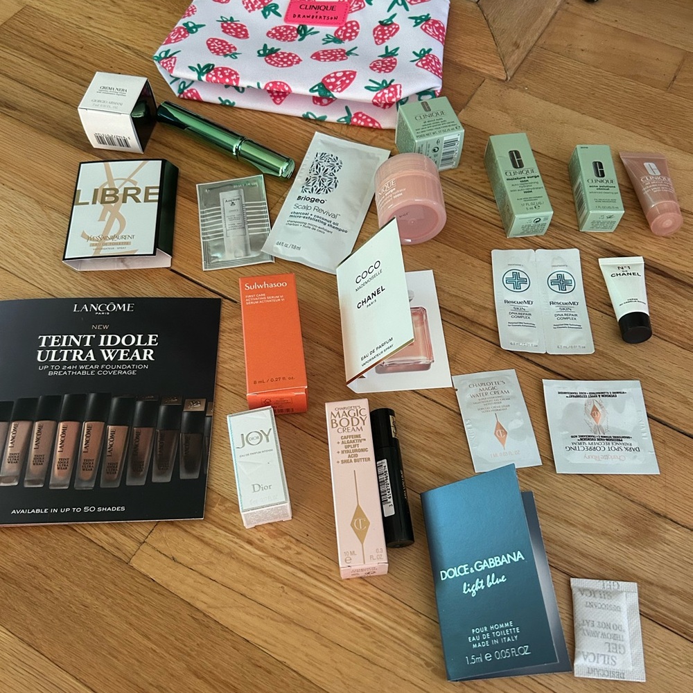 Clinique Makeup Set with Bag Full & Sample Sizes - New